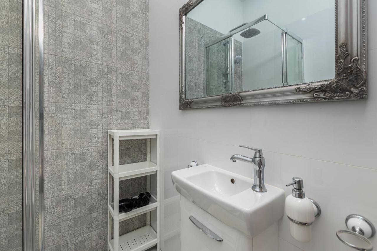Al. Wyzwolenia 14A By Homeprime Warsaw Ngoại thất bức ảnh